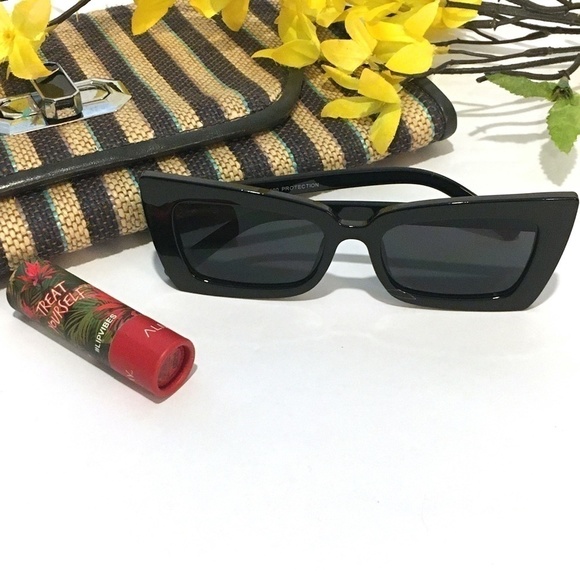 RETRO Style Retangular Butterfly Frame Sunglasses - Picture 6 of 8